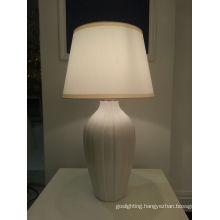 Beautiful White Simple Design Bedside Table Lamp (YJ10010/00/010)